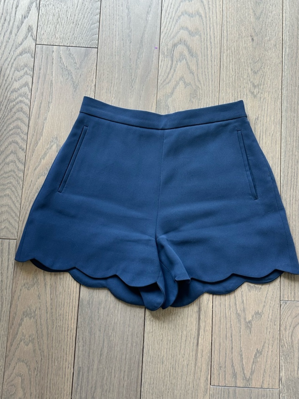 Aritzia Wilfred Navy Scallop-Hem Shorts